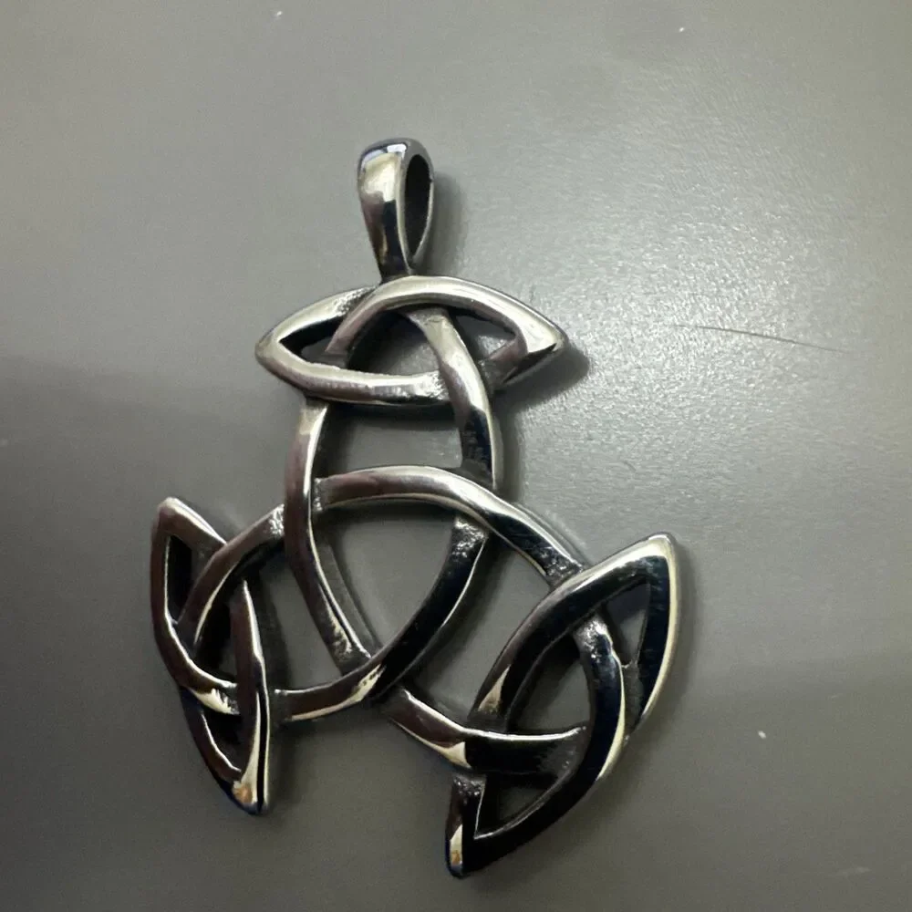 Unisex Stainless Steel Pendant Celtic Triquetra Trinity Knot Pendant 24” Chain